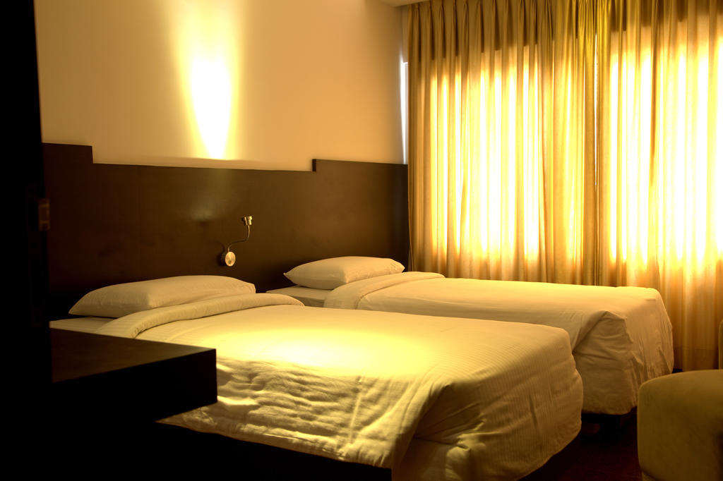 Hotel Gokulam Park Chennai Esterno foto